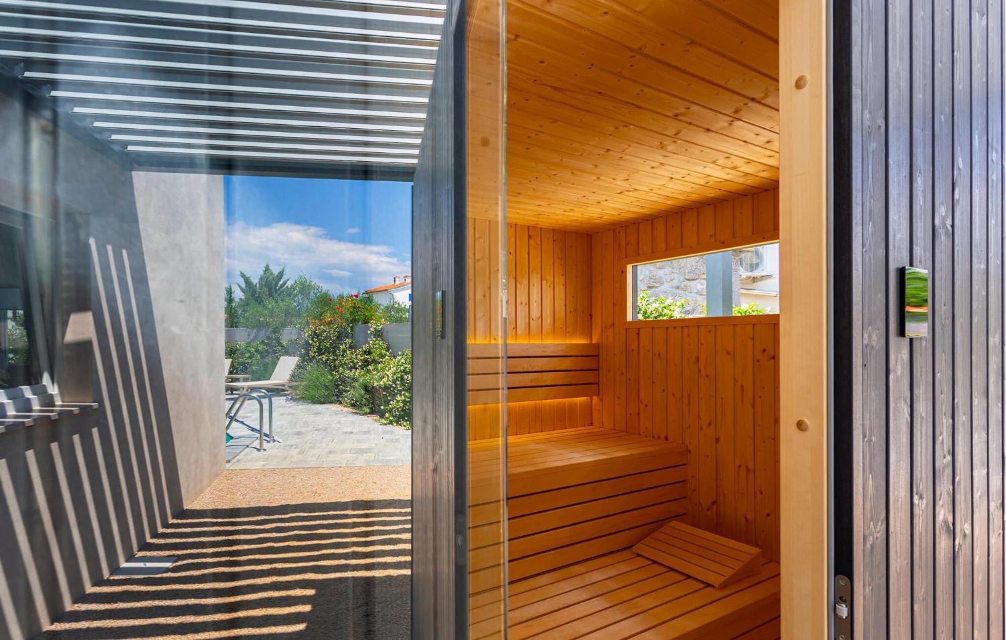 Amazing Home In Sveti Ivan Dobrinjski With Sauna ภายนอก รูปภาพ